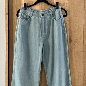 NWOT Ali Golden Hi-Rise Light Wash Denim Pant - 28” waist, 41” hips - size Small